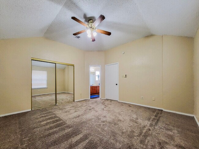 Building Photo - ARLINGTON COZY HOME 3/2/2