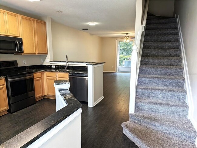 Building Photo - 902 Vineland Pl