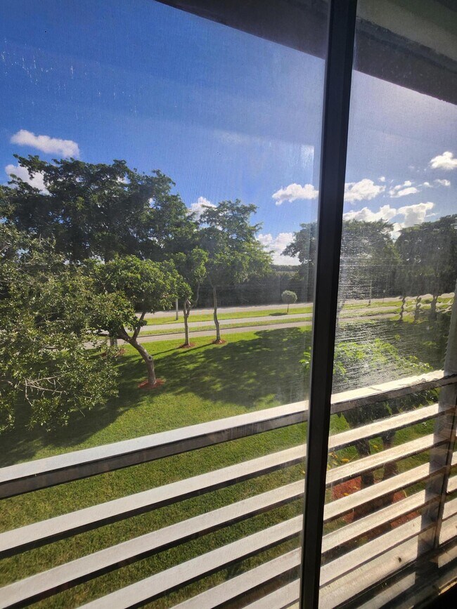 Building Photo - 113 Mansfield C