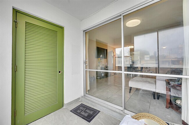 Building Photo - 2769 Ashley Dr W