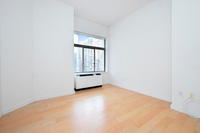 Building Photo - 2 Bedroom @ 90W !