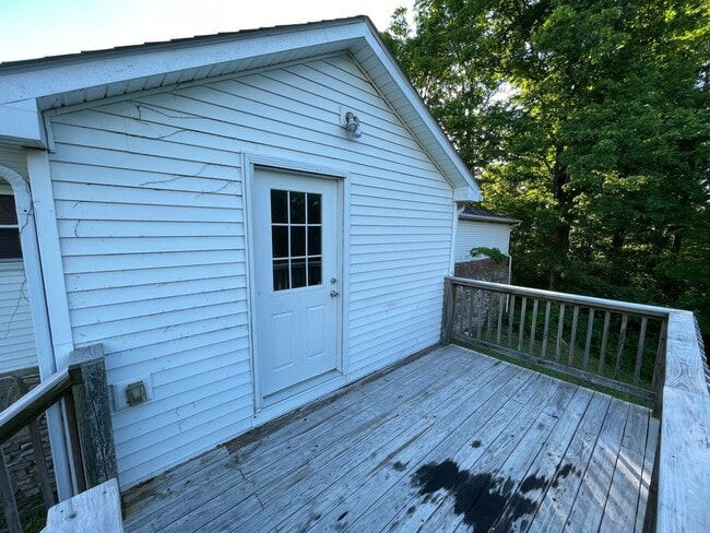 Building Photo - Country Living on High