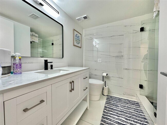 Building Photo - 3640 Yacht Club Dr