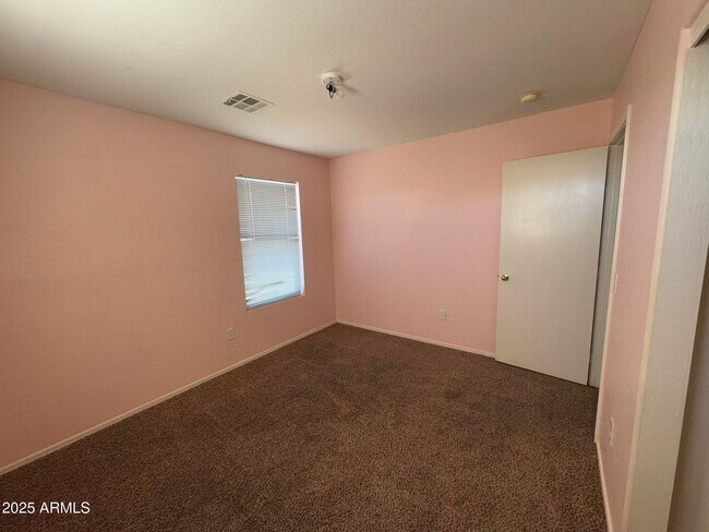 Building Photo - 7207 N 69th Dr