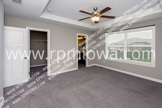 Building Photo - 4721 NE Oak Dr