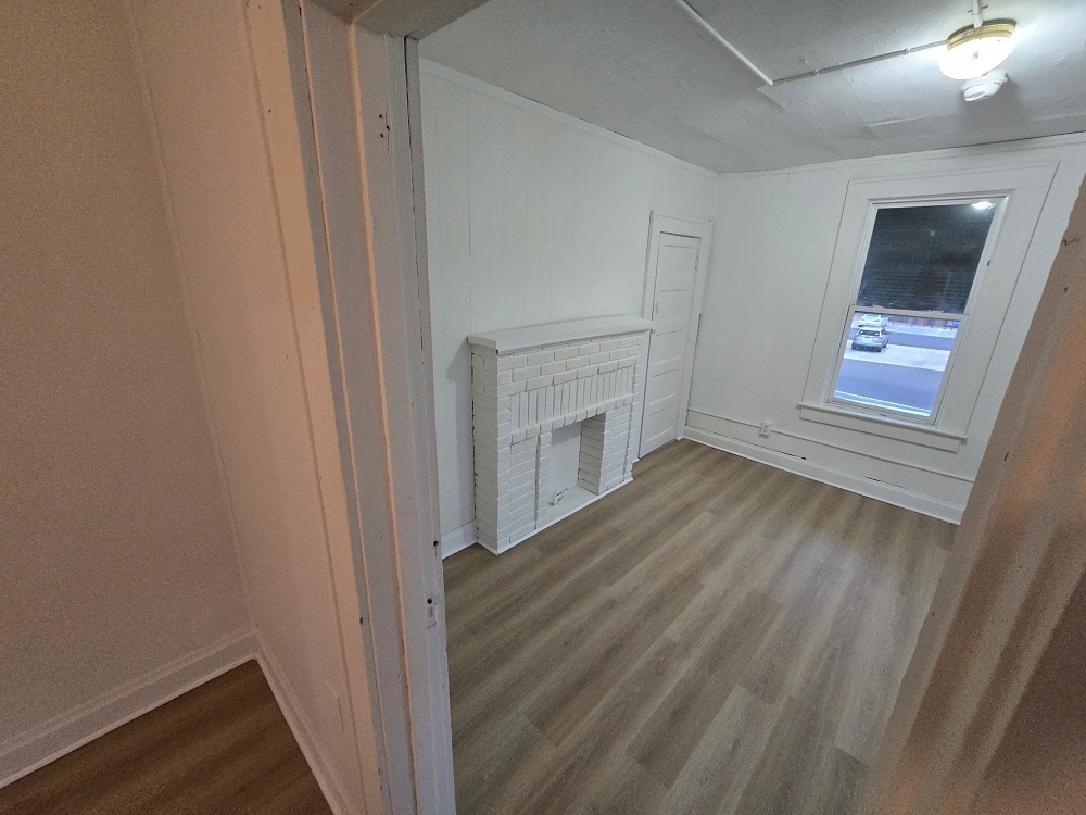 Building Photo - 411 18th St W