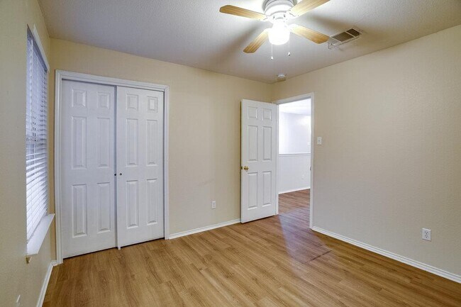 Building Photo - 201 Creek Ledge Dr