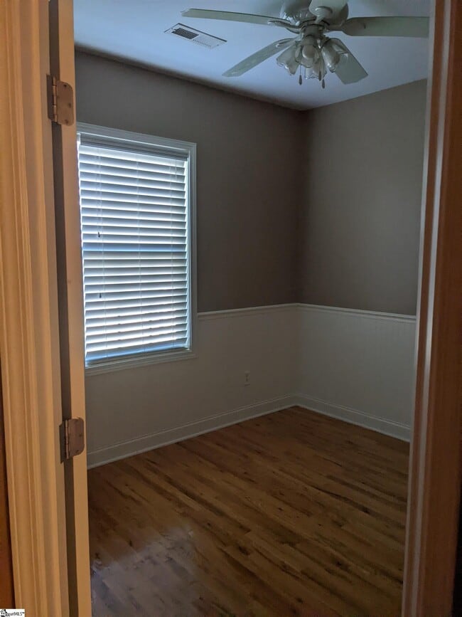 Building Photo - 10 Alex Ct