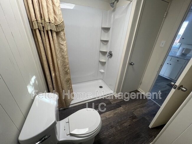 Building Photo - 636 Lincoln Hwy E