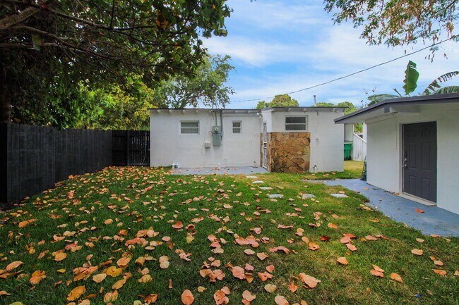 Building Photo - 14215 NW 22nd Ct