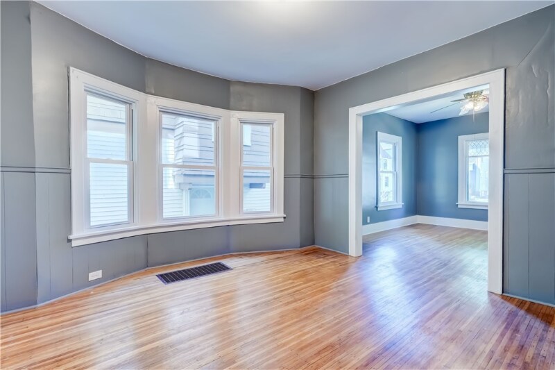 Building Photo - 223-225-225 Rosewood Terrace