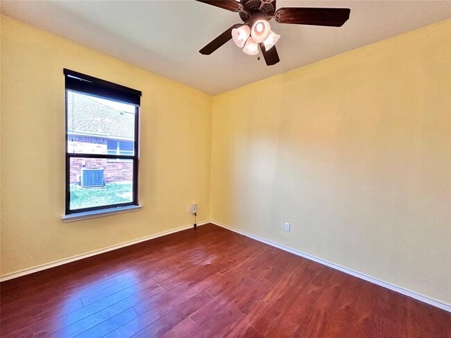 Building Photo - 505 Willow Walk Dr