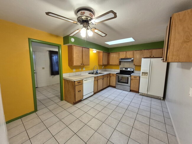 Building Photo - 6566 E Hawk Dr