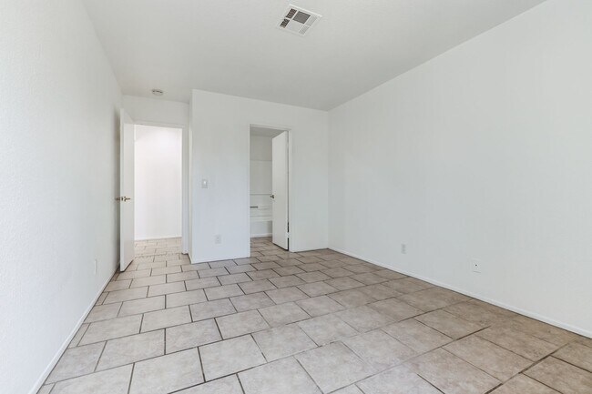 Building Photo - 78683 Ave 42