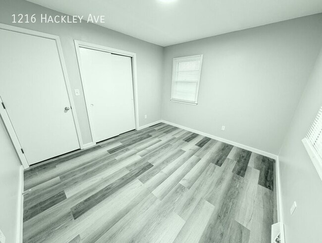 Building Photo - 1216 Hackley Ave