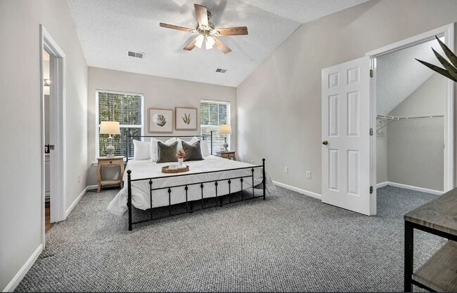 Building Photo - 418 Creek Side Ln