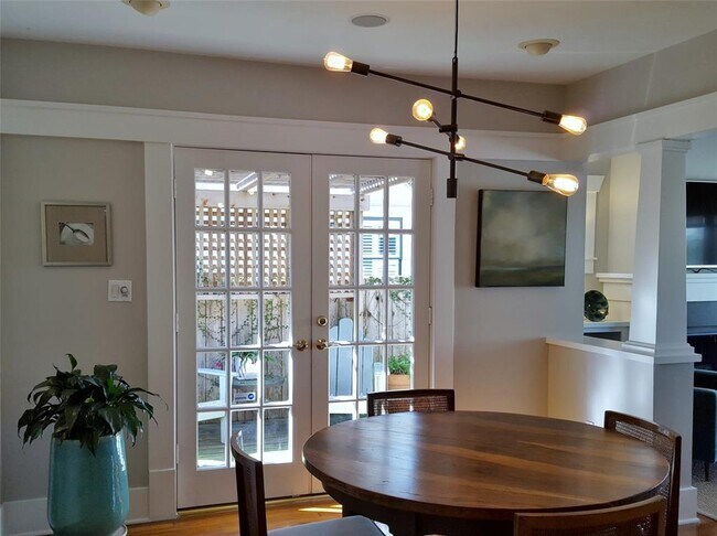 Building Photo - 1018 Highland St