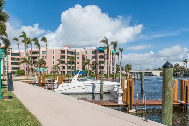 Building Photo - 100 SE 5th Ave