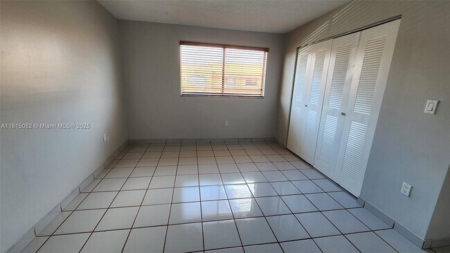 Building Photo - 2740 W 61st St