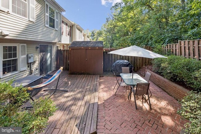 Building Photo - 33 Devon Ct