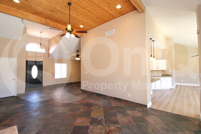 Building Photo - 11115 E Mercer Ln