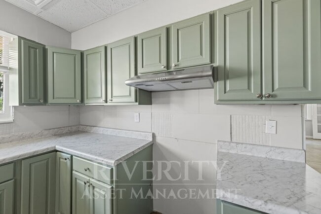 Building Photo - Step into a piece of Memphis history with this stunning, newly renovated home!!! Section 8 Welcom...