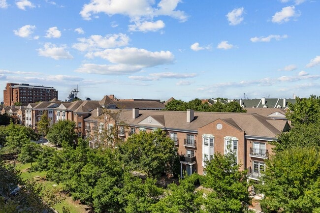 Building Photo - For Rent in Norfolk!