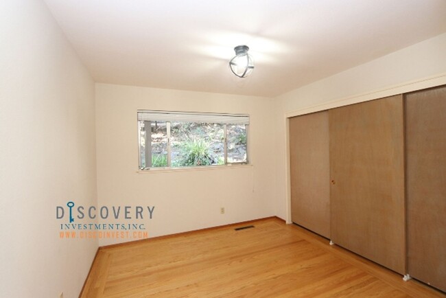 Building Photo - Mid-Century 3 Bedroom Montclair Home