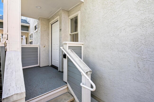 Building Photo - Scripps Townhome 3 Br 3 Ba End Unit