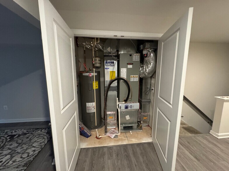 Building Photo - 10505 Neil Armstrong Way