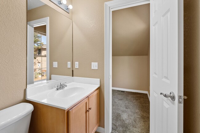 Building Photo - Updated Duplex in a perfect location!