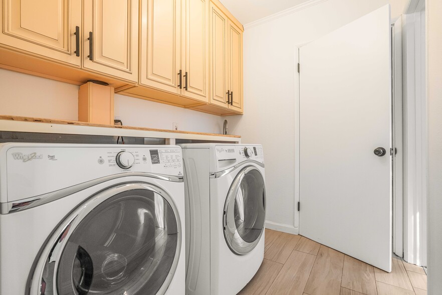 New Laundry Room - 5825 Fulton Ave