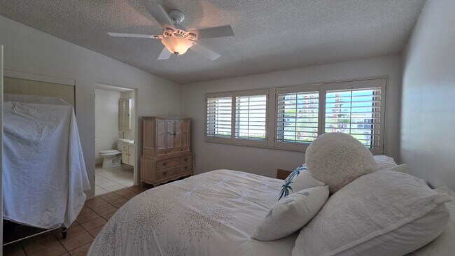 Building Photo - 1303 N Rose Ave