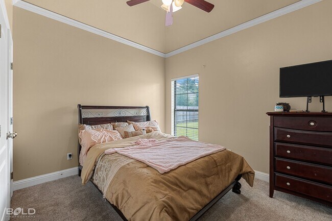 Building Photo - Check Out this 4 Bed 2 Bath with A Pool and Hot Tub