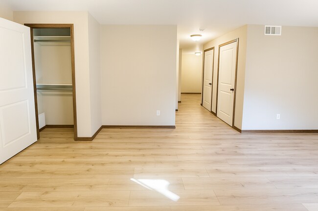 Building Photo - 729/31 Deer Haven