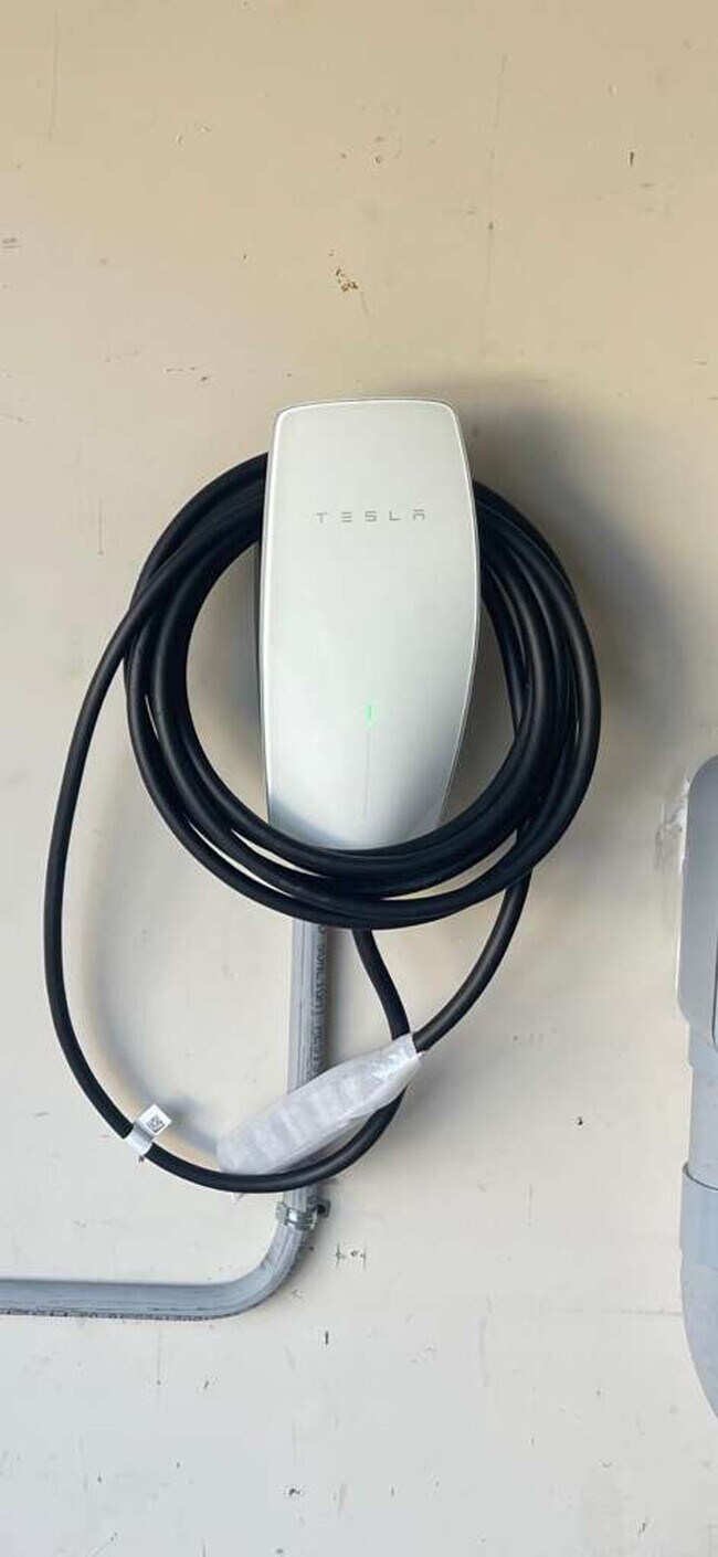 Building Photo - 2831 Rosewood Blvd