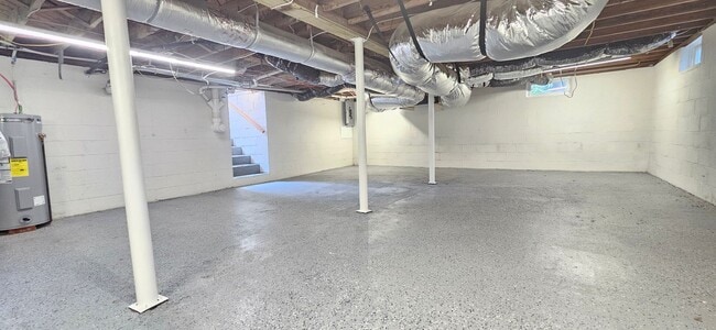 Building Photo - Renovated 2 bedroom 1 bathroom cape in War...