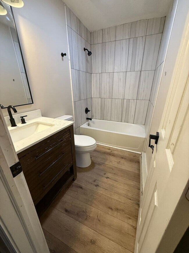 Building Photo - 3101-3105 S. Madison St.