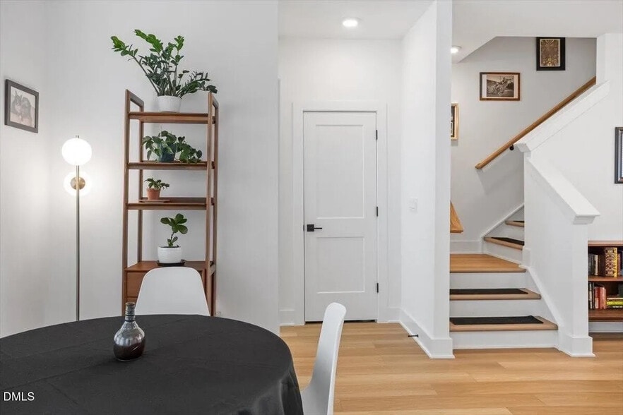 Building Photo - Room in Townhome on Billingshurst Wy