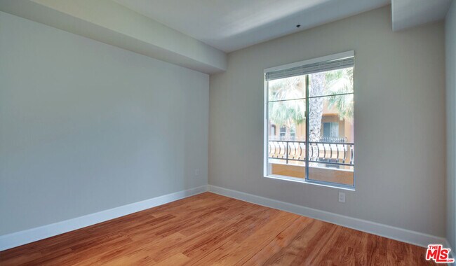 Building Photo - 348 Hauser Blvd