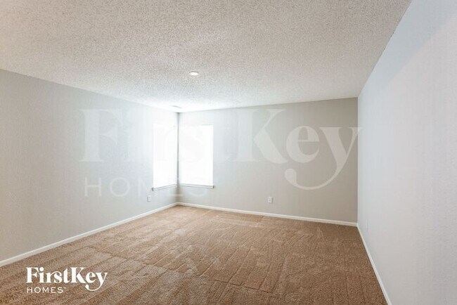 Building Photo - 10320 Liverpool Way