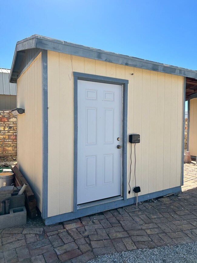 Building Photo - FURNISHED WINTER RETREAT!
