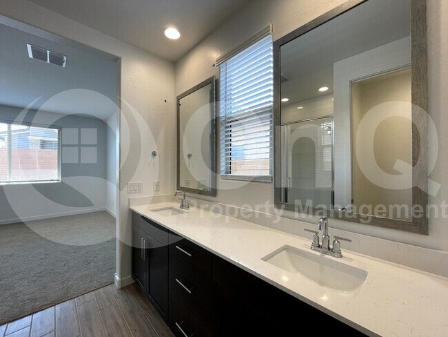 Building Photo - 5945 N 89th Dr