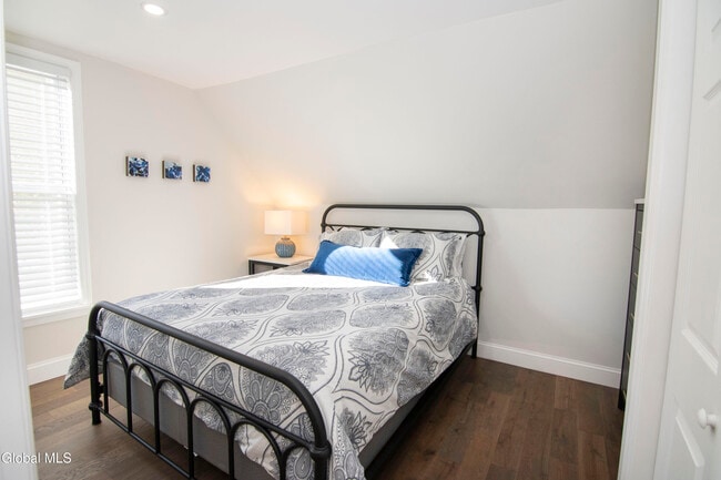 Building Photo - 4 Van Buren St