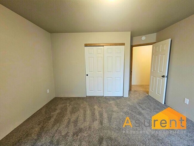 Building Photo - Freshly Renovated Duplex: 2 Bedrooms, 1.5 Bathrooms, w/ Fenced Backyard