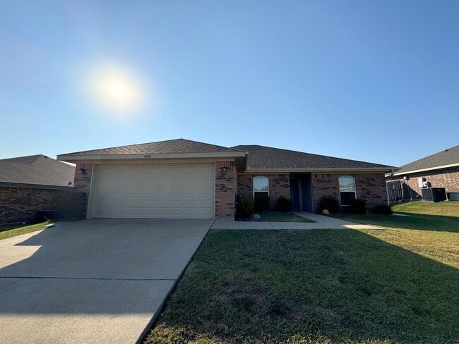 Primary Photo - 408 Viola Dr