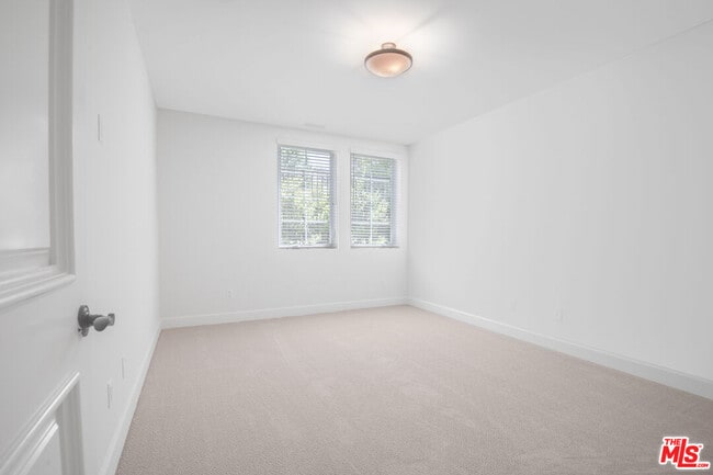 Building Photo - 18326 Columbus Cir