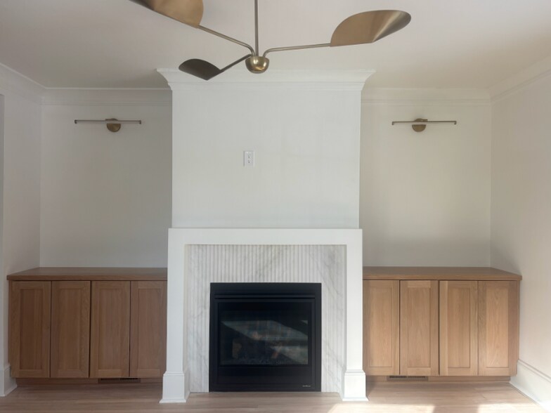 Building Photo - 1028 E Meadow Pl