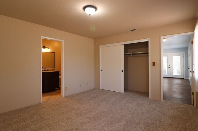 Building Photo - Great Southpoint Estates Home