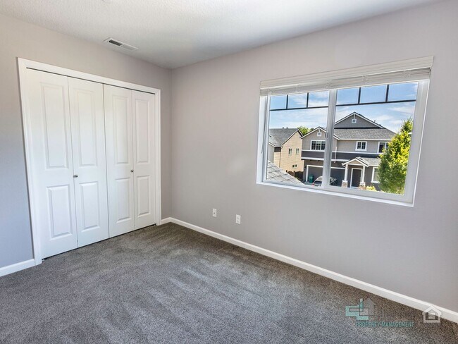 Building Photo - Spacious 4 Bedroom Home with Solar Power Near Cooper Mountain Nature Park